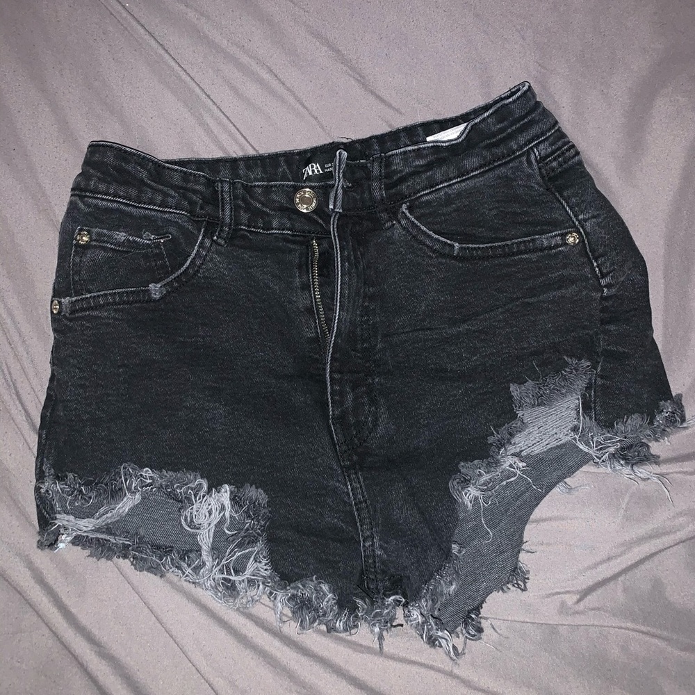 Zara Cut Off Black Jeans